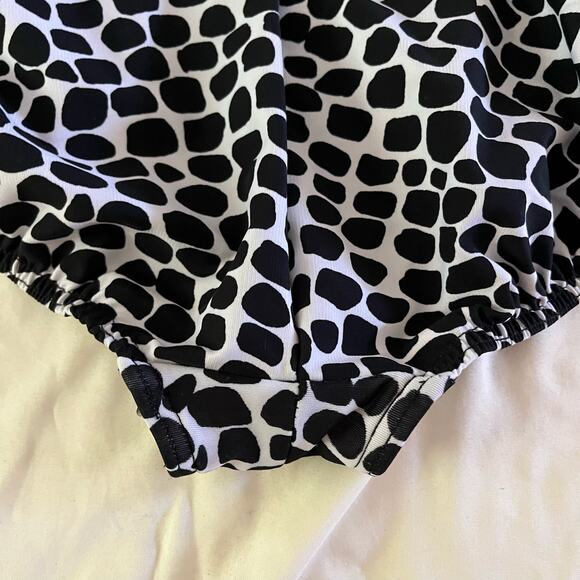 Miraclesuit Plus Size Black & White Dalmatian Dot Ruched One Piece Lined Wmn 16W - Picture 6 of 12